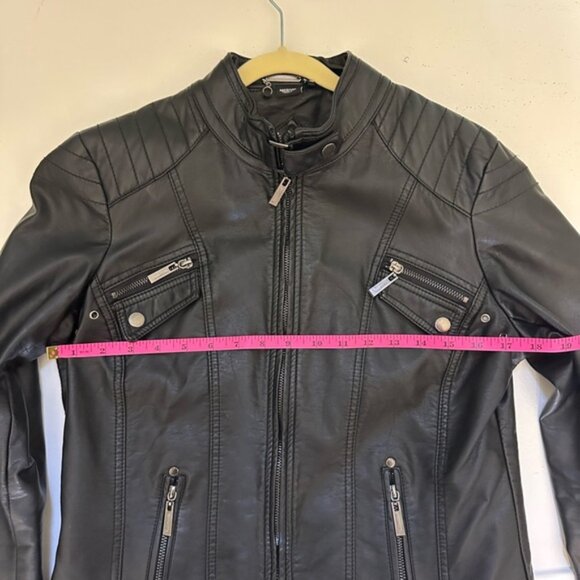Stretchy Black Leather Jacket with Patterned Lining size Medium - Picture 5 of 10